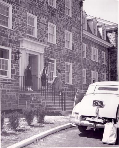 First Female Residents Move Into Drayer Hall 1952